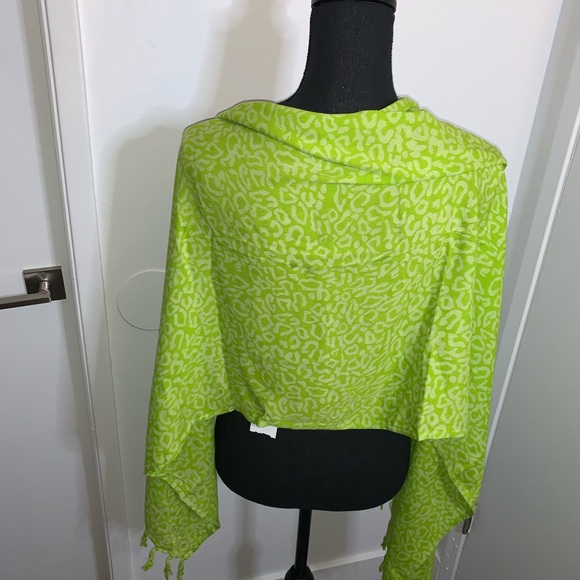 SOLD!! Lime green cheetah print scarf - Picture 5 of 6